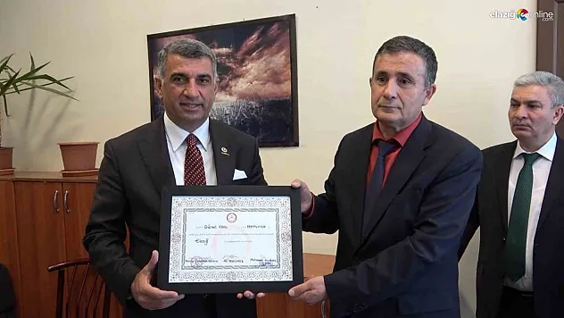 Gürsel Erol, Elazığ Milletvekili seçilmesinin ardından mazbatasını aldı!