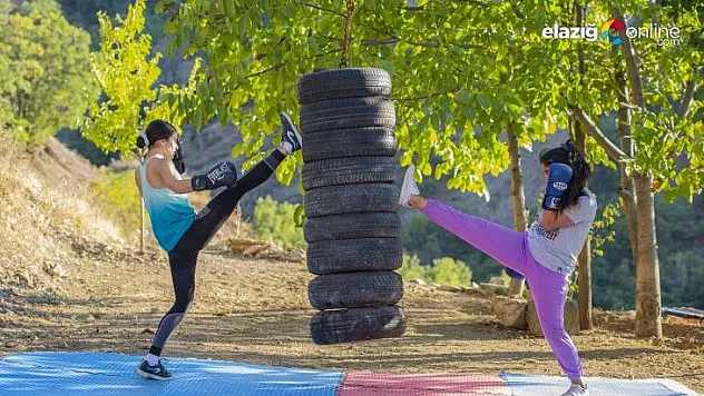 Milli kick boksçu kuzenler, madalya için evlerinin bahçesinde güç depoluyorlar