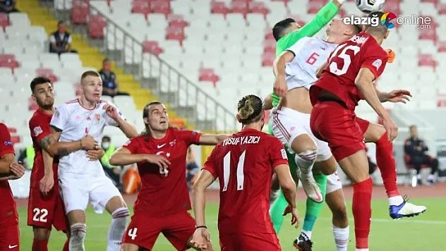 Milli Takım, Macaristan'a Boyun Eğdi