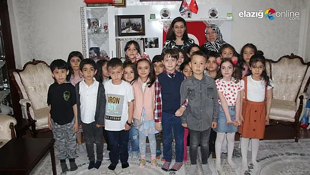 Minik öğrencilerden duygulandıran ziyaret