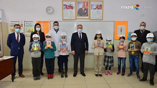 Müdür Gürtürk, PIRLS 2021 uygulamasına katılacak öğrencileri ziyaret etti