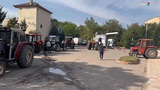 Muhtarın Girişimiyle Mollakendi'de Traktörler Mobil İstasyonda Muayene Edildi!
