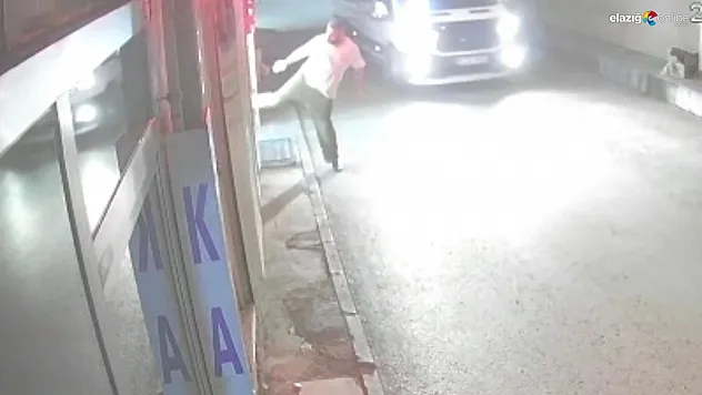 Elazığ'da bir garip olay! Önüne gelen dükkanın camına tekme ve yumruk attı