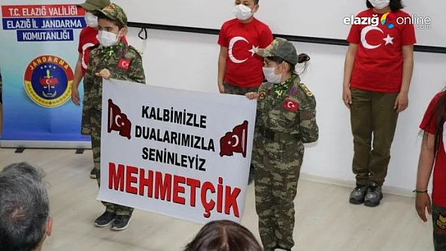 Öğrenciler jandarmayı ziyaret edip şehitler anısına program yaptı