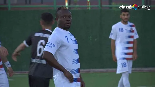 Okumak için Elazığ'a gelen Afrikalı öğrencilerin hayali futbolcu olmak