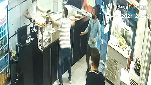 Önce ustayı bıçakladı, ardından dükkanı dağıttı