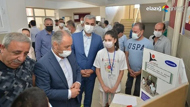 Ortaokul Öğrencileri Tarafından Hazırlanan TÜBİTAK 4006 Proje Sergisi Açıldı