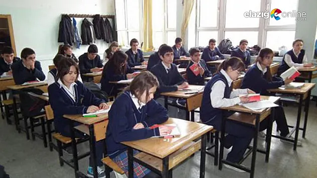 Ortaokullarda yüz yüze sınavlar ertelendi