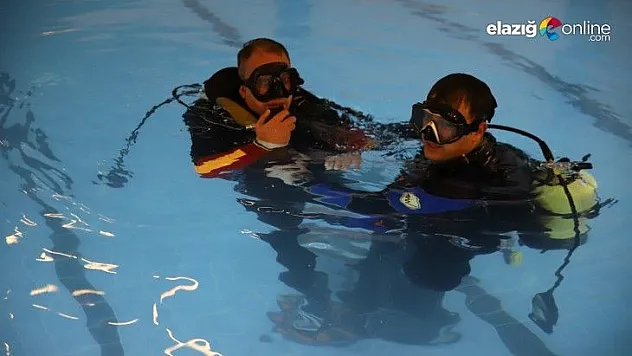 Ortopedik engeline rağmen farkındalık için dalış yaptı