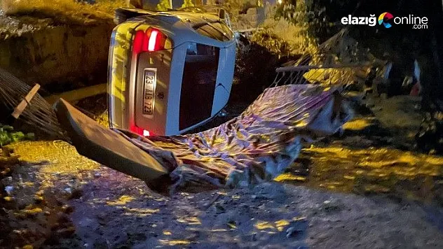 Otomobilin bahçeye uçması sonucu, 2 kişi yaralandı