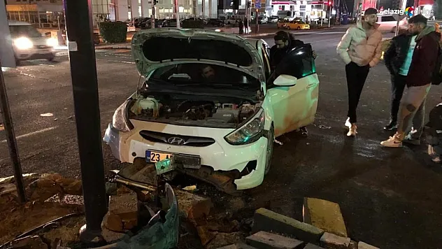 Tofaş Kavşağı'nda kaza! 1 yaralı