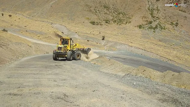 Palu'da asfalt bakım onarım ve yol genişletme çalışmaları