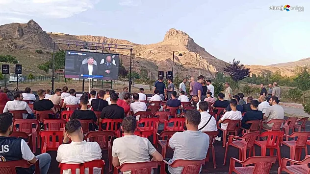 Palulular milli maçı dev ekranda izledi!