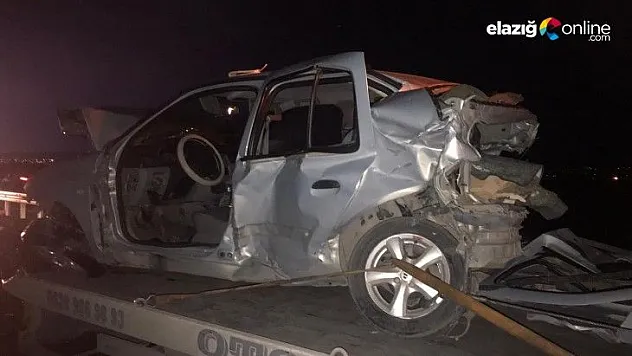 Sıkışan sürücü itfaiye ekipleri tarafından kurtarıldı