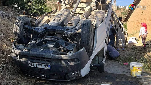 Pikap ters döndü: 2 yaralı