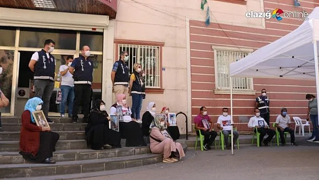 PKK'lılardan evlat nöbetindeki ailelere gözdağı