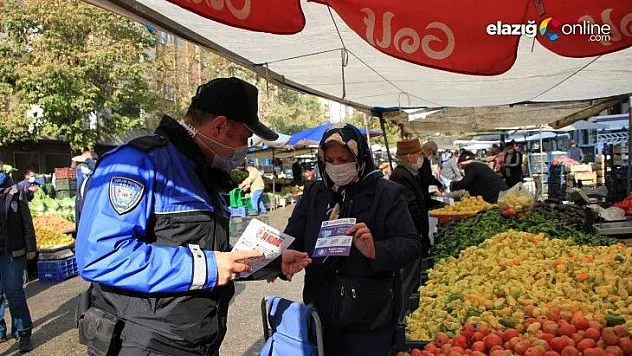 Polis ekiplerinden semt pazarında covid-19 denetimi
