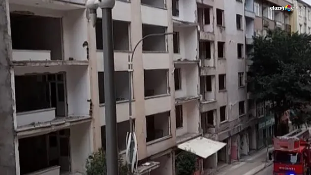 Polisin saatler süren ikna çalışmaları ile indiği çatıya sabah yeniden çıktı