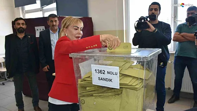 Elazığ Bağımsız Milletvekili Adayı Prof. Dr. Yasemin Açık, oyunu kullandı