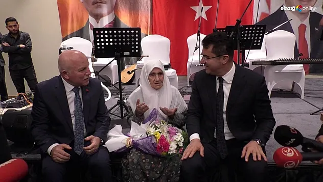 Programa cumhuriyet ile aynı yaşta olan Erzurumlu Yaldız nine damga vurdu