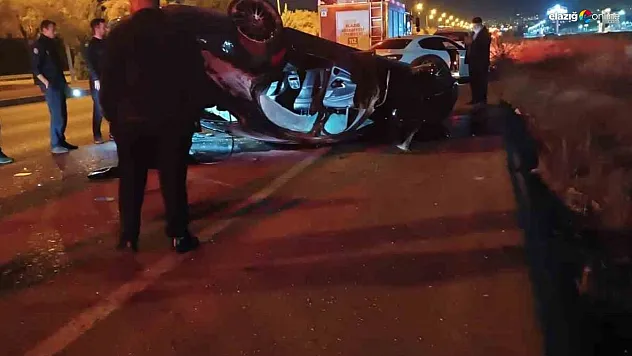 Elazığ'da Trafik Kazası! Kontrolden Çıkan Araç Refüje Çarptı