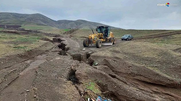 Tahrip olan köy yolları onarıldı
