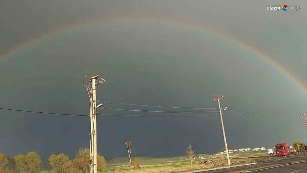 Doğanın En Renkli Yüzü Karakoçan'da Görüldü! Gökkuşağı Görenleri Mest Etti!