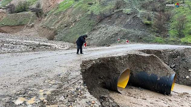 Yağışlar sonrası Elazığ İl Özel İdaresi ekiplerince çalışma başlatıldı
