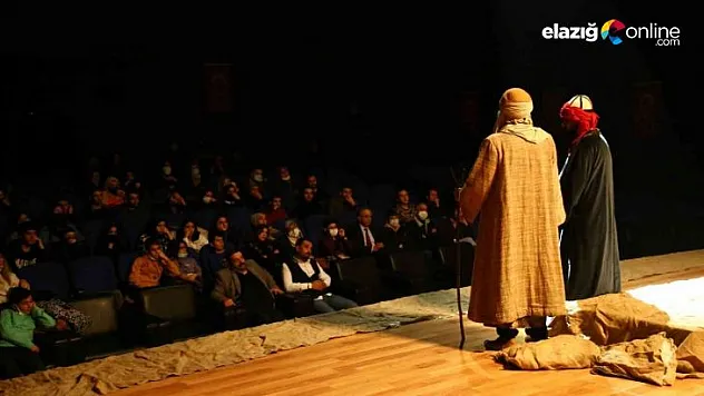 Sanatseverlerden 'Yunus Emre' tiyatro oyununa büyük ilgi