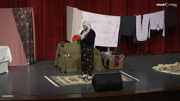 Şehriban Abla Elazığ Sahnesinde! Berkin Sarıataş'tan Kahkaha Dolu Gece