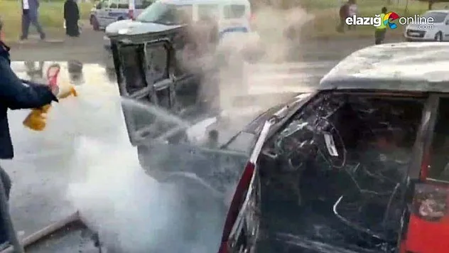 Seyir halindeki otomobil alev alev yandı