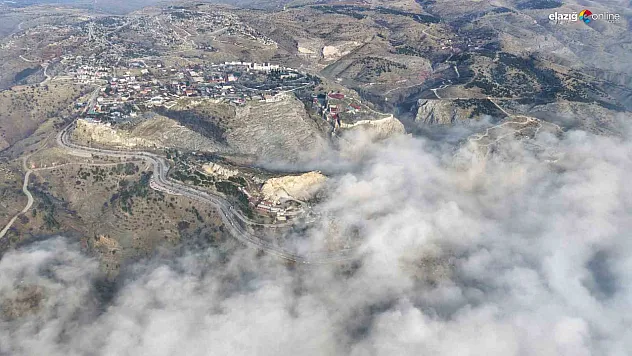 Elazığ güne gri bir örtüyle uyandı: Şehir sis altında, Harput yine masalsı!