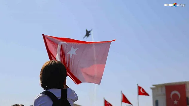 Gakgolara SOLOTÜRK selamı