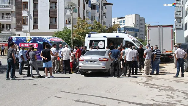 Sürsürü Mahallesi'nde kaza! Minibüs ile otomobil çarpıştı