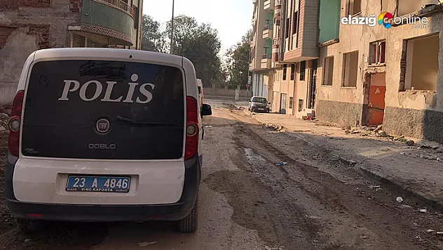 Tabanca ile oynarken kazayla kendini vurdu