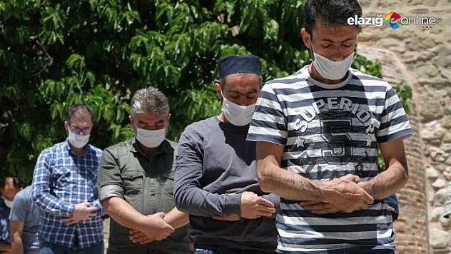 Tarihi camilerde cuma namazı heyecanı