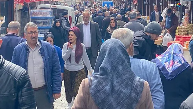 Tarihi Kapalı Çarşı'da Bayram Telaşı! Vatandaşlar Tatlı ve Şekerleme için Sıraya Girdi!