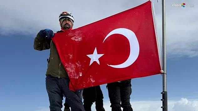 Tarık Tarkan Aksakal, Erciyes Dağı Zirvesini Fethederek Elazığ'ı Gururlandırdı!