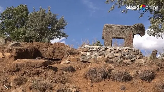 Tescilli mezarlıkta kaçak kazı