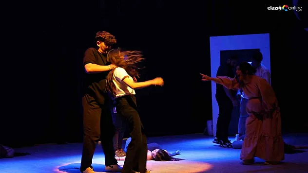 Elazığ'da anlamlı tiyatro gösterisi!