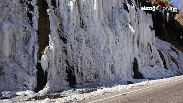 Tunceli'de ağlayan kayalar, buz tuttu
