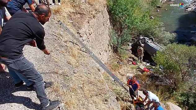 Tunceli'de araç uçuruma yuvarlandı: 3 yaralı