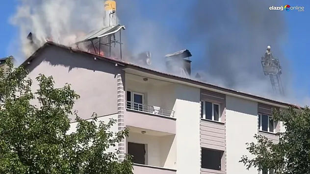 Tunceli'de bina çatısında çıkan yangın söndürüldü