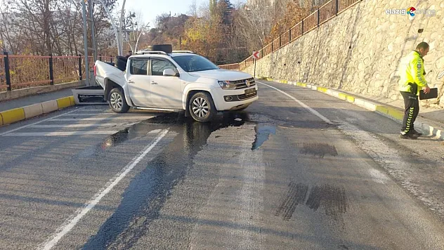 Tunceli'de kamyonet, 7 metre yükseklikten düştü: 4 yaralı