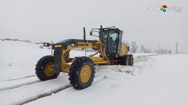 Tunceli'de karla kaplı 9 köy yolunu açma çalışmaları sürüyor