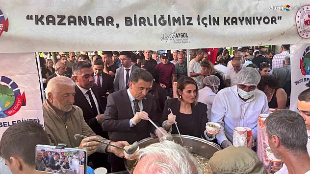Tunceli'de valilik ve belediyeden aşure ile lokma ikramı