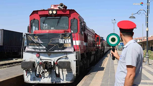 Elazığ'da Turistik Tatvan Treni coşkusu! Tarih ve kültür dolu bir mola