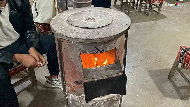 Temmuz'da Soba Yakılıyor! Karlıova'da Kış Yeniden Yüzünü Gösterdi!