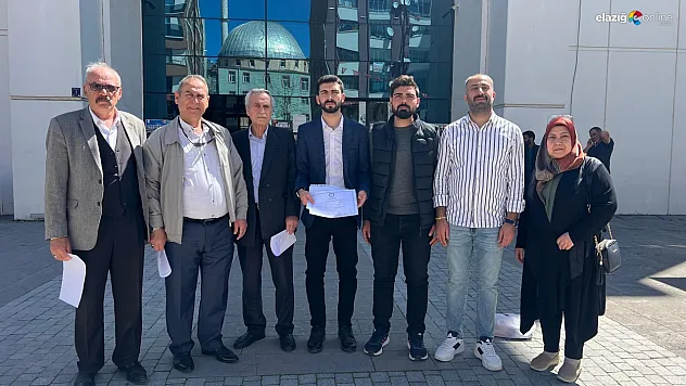 Türkiye'nin en genç Muhtarı mazbatasını aldı!