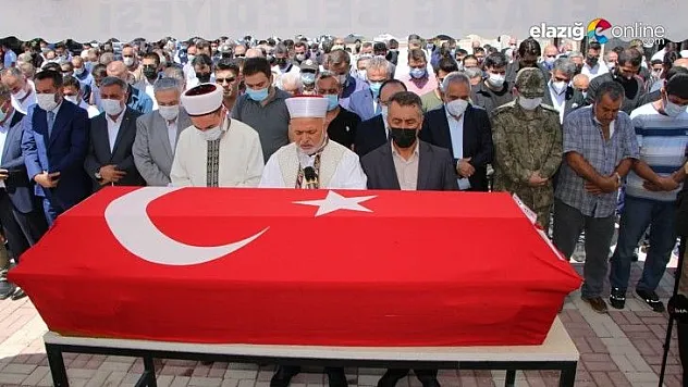 Elazığlı Pilot Mirzaoğlu son yolculuğuna uğurlandı